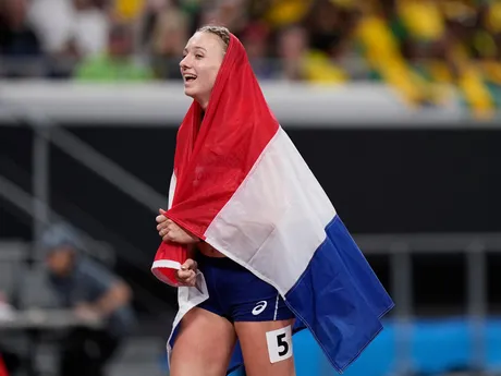 Holanďanka Femke Bolová oslavuje víťazstvo vo finále v behu na 400 m cez prekážky na MS v atletike 2025.