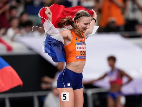 Holanďanka Femke Bolová oslavuje víťazstvo vo finále v behu na 400 m cez prekážky na MS v atletike 2025.