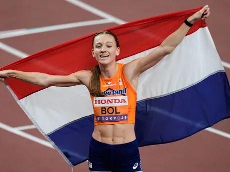 Holanďanka Femke Bolová oslavuje víťazstvo vo finále v behu na 400 m cez prekážky na MS v atletike 2025.