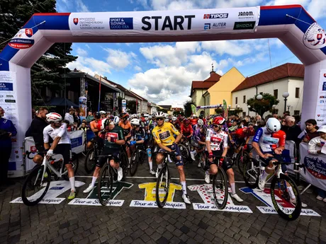 Cyklisti počas 3. etapy na Okolo Slovenska 2025. 