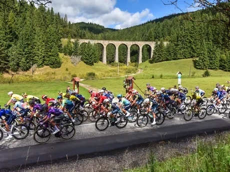 Cyklisti počas 3. etapy na Okolo Slovenska 2025. 