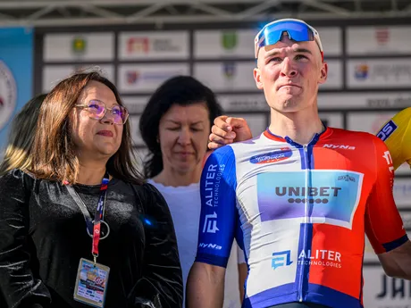 Lukáš Kubiš si preberá dres pre najlepšieho Slováka 