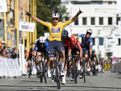 Paul Magnier oslavuje víťazstvo v 2. etape 2025