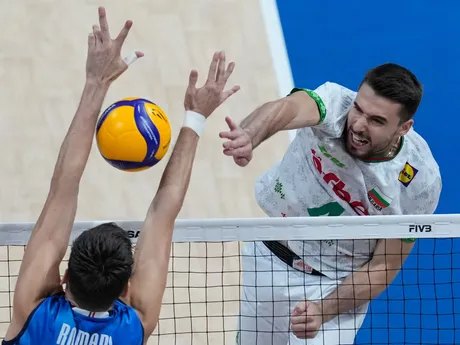 Bulhar Martin Atanasov v zápase Taliansko - Bulharsko vo finále na MS vo volejbale 2025.