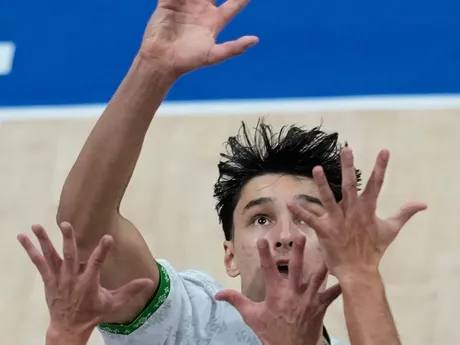 Bulhar Simeon Nikolov v zápase Taliansko - Bulharsko vo finále na MS vo volejbale 2025.