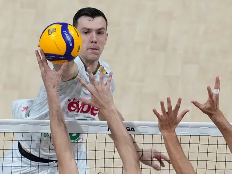 Bulhar Asparuh Asparuhov v zápase Taliansko - Bulharsko vo finále na MS vo volejbale 2025.