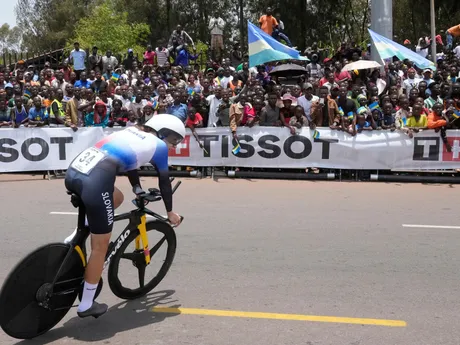 Slovenská cyklistka Sofia Ungerová počas časovky žien U23 na MS v Kigali 2025.