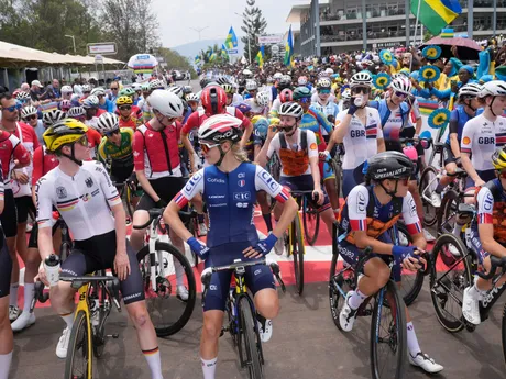 Cyklistky pred štartom pretekov žien U23 na MS v cyklistike 2025