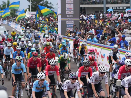 Pelotón v pretekoch žien U23 na MS v cyklistike 2025