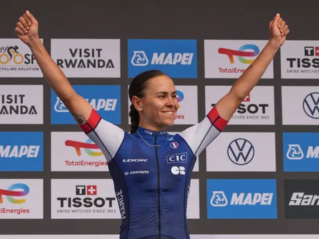 Celia Geryová počas pretekov žien do 23 rokov na MS v cyklistike 2025. 