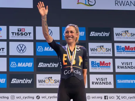 Bronzová Mavi Garcíaová na stupni víťazov na MS v cyklistike.