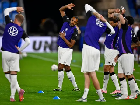 druhý zľava Jonathan Tah pred zápasom Slovensko - Nemecko v kvalifikácii MS vo futbale 2026. 