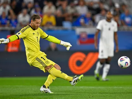 Oliver Baumann v zápase Slovensko - Nemecko v kvalifikácii MS vo futbale 2026.