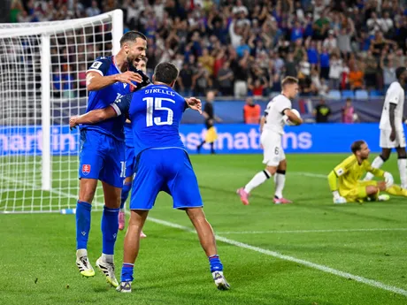 Dávid Hancko oslavuje gól v zápase Slovensko - Nemecko v kvalifikácii MS vo futbale 2026. 