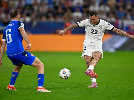 David Raum a Norbert Gyomber v zápase  Slovensko - Nemecko (Kvalifikácia MS 2026)