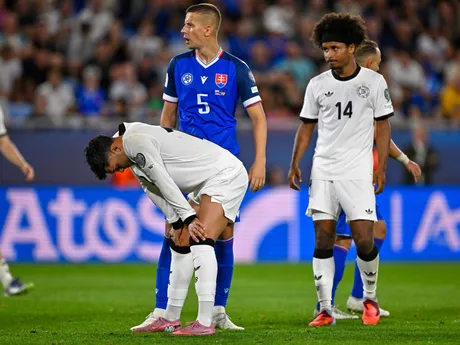 Nadiem Amiri a Karim Adeyemi v zápase Slovensko - Nemecko v kvalifikácii MS vo futbale 2026. 