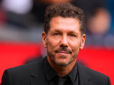 Diego Simeone počas madridského derby v 7. kole La Ligy.