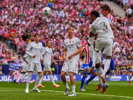 Robin Le Normand počas madridského derby v 7. kole La Ligy.