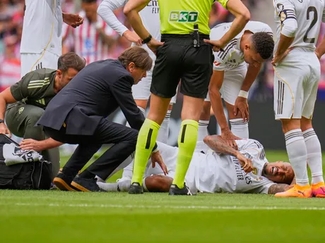 Eder Militao počas madridského derby v 7. kole La Ligy.