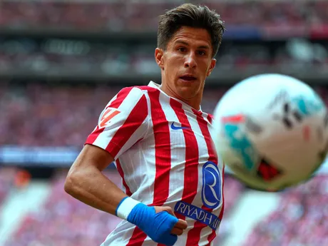 Giuliano Simeone počas madridského derby v 7. kole La Ligy.