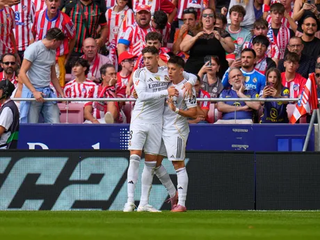 Sprava Arda Guler a Federico Valverde oslavujú gól.