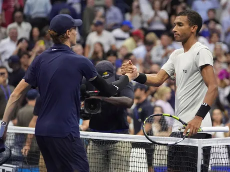 Jannik Sinner počas semifinále na US Open 2025.
