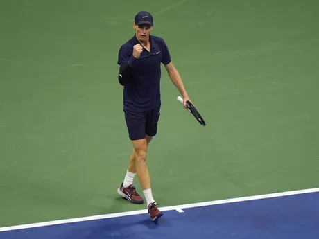Jannik Sinner počas semifinále na US Open 2025.