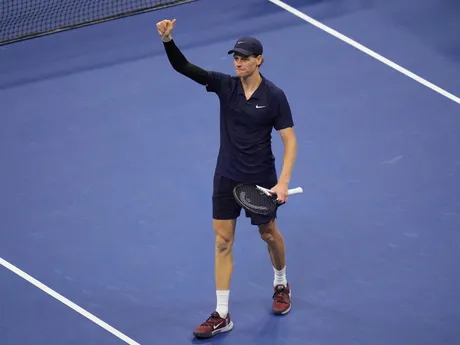 Jannik Sinner počas semifinále na US Open 2025.