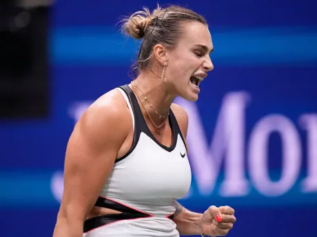 Aryna Sabalenková sa teší zo zisku bodu vo finále US Open 2025.