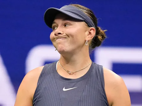 Mimika americkej tenistky Amandy Anisimovovej vo finále US Open 2025. 