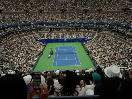 Momentka z finále US Open 2025 medzi Arynou Sabalenkovou a Amandou Anisimovovou. 