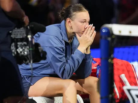 Amanda Anisimovová neudržala slzy po prehranom finále na US Open 2025.
