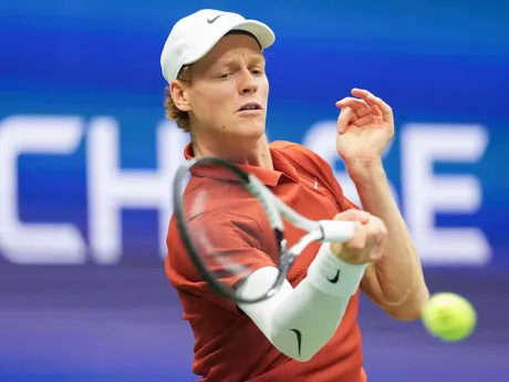 Jannik Sinner počas finále dvojhry na US Open 2025.