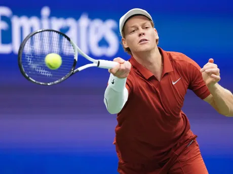 Jannik Sinner počas finále dvojhry na US Open 2025.