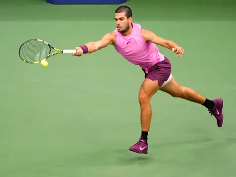 Carlos Alcaraz počas finále dvojhry na US Open 2025.