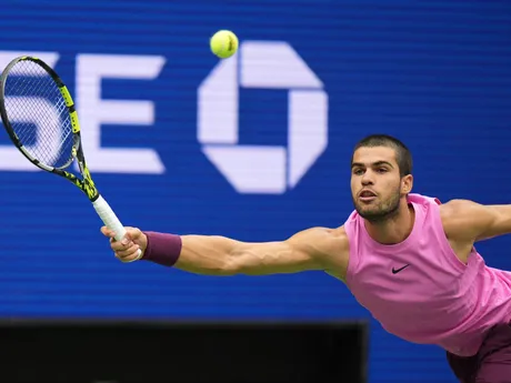 Carlos Alcaraz počas finále dvojhry na US Open 2025.