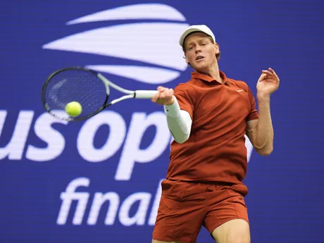 Jannik Sinner počas finále dvojhry na US Open 2025.