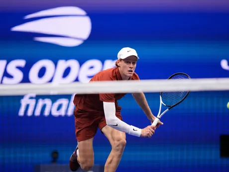Jannik Sinner počas finále dvojhry na US Open 2025.