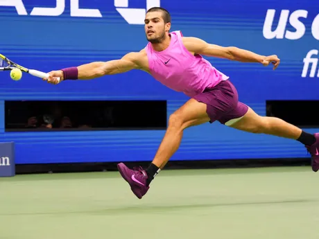 Carlos Alcaraz počas finále dvojhry na US Open 2025.