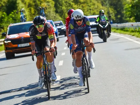 Jazdci v úniku v 2. etape Okolo Slovenska 2025