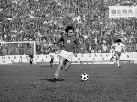 Marián Masný v zápase kvalifikácie ME 1976 ČSSR - Anglicko (2:1) 30. októbra 1975 v Bratislave na Tehelnom poli.
