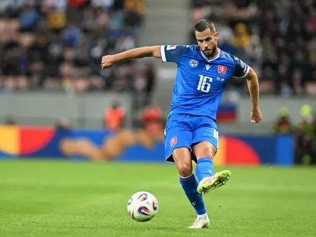 Hráč Slovenska Dávid Hancko počas kvalifikačného zápasu na MS medzi Slovenskom a Luxemburskom.