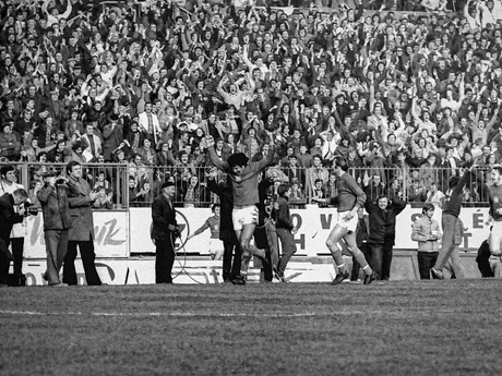 Radosť Dušana Galisa po góle na 2:1 v zápase kvalifikácie ME 1976 Československo - Anglicko (2:1) 30. októbra 1975 v Bratislave.


