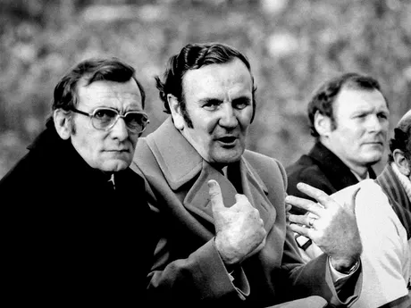Anglický manažér Don Revie (v strede) v zápase kvalifikácie ME 1976 Československo - Anglicko (2:1) 30. októbra 1975 v Bratislave.

