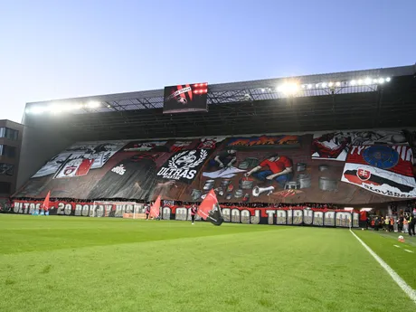Na snímke fanúšikovia Trnavy povzbudzujú počas zápasu 11. kola Niké ligy medzi FC Spartak Trnava a ŠK Slovan Bratislava.