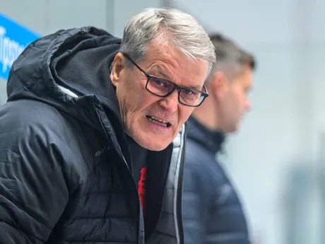 Hlavný tréner HC Prešov Kai Suikkanen reaguje počas zápasu 10. kola hokejovej Tipsport extraligy HC Prešov - HK Nitra.