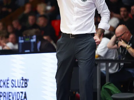 Hlavný tréner BC Prievidza Gareth Murray počas zápasu D-skupiny Európskeho pohára FIBA BC Prievidza - Keravnos BC.