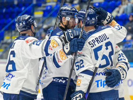 Na snímke hráči Popradu sa tešia z gólu počas zápasu 16. kola hokejovej Tipsport extraligy HK Poprad - Vlci Žilina.