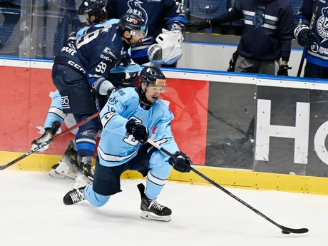 V popredí Ryan Dmowski (Slovan) v stretnutí 9. kola hokejovej Tipsport ligy HC Slovan Bratislava - HK Poprad 