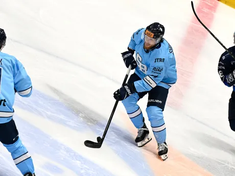 Uprostred Brendan Reid Shinnimin (Slovan) v stretnutí 9. kola hokejovej Tipsport ligy HC Slovan Bratislava - HK Poprad 